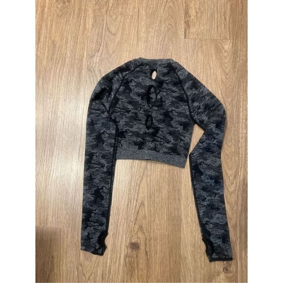 Gymshark Adapt Camo Seamless Long Sleeve Workout Crop Top Size S - Picture 7 of 8